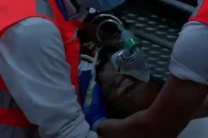 Morao na operaciju - Lojd ležao na podu krvav, odvezen u bolnicu, na kraju je dobro prošao!
